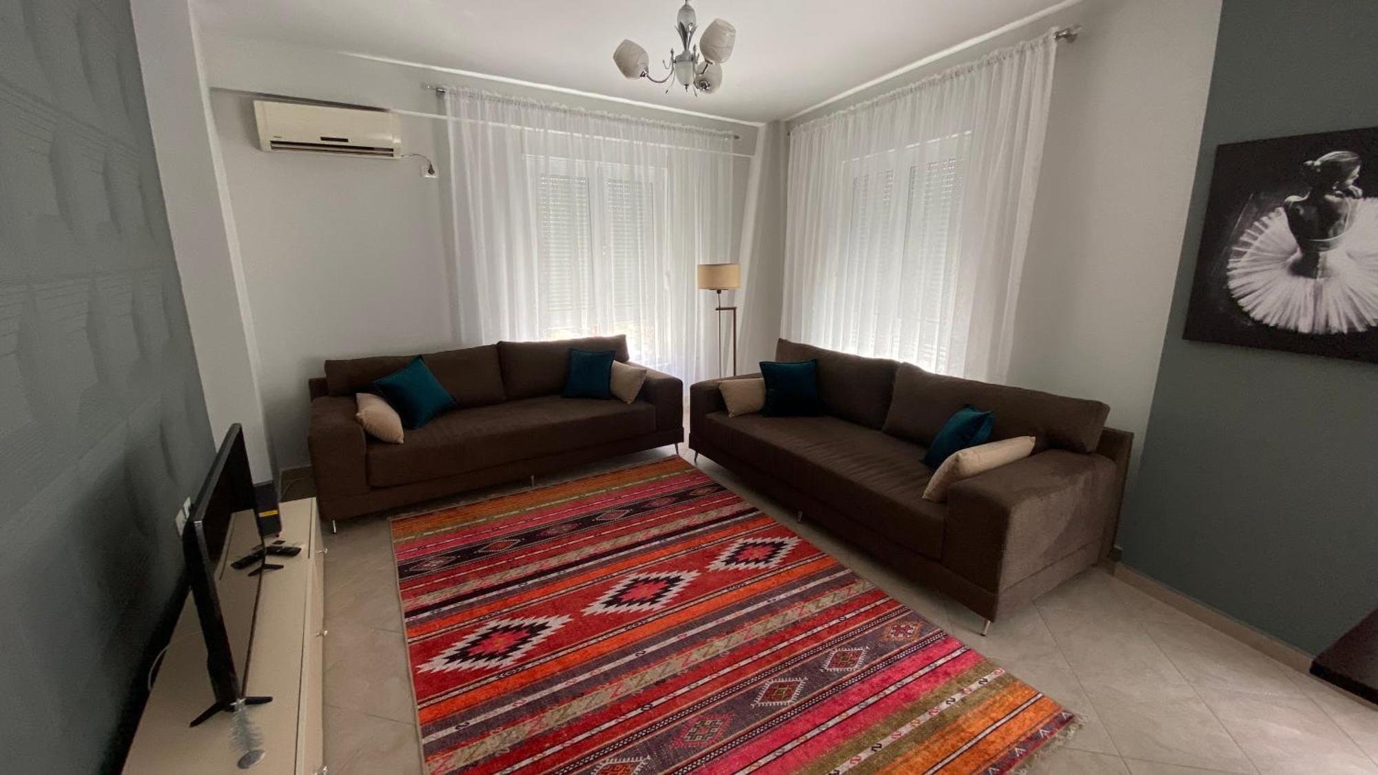 Contact 2 Apartamento Tirana